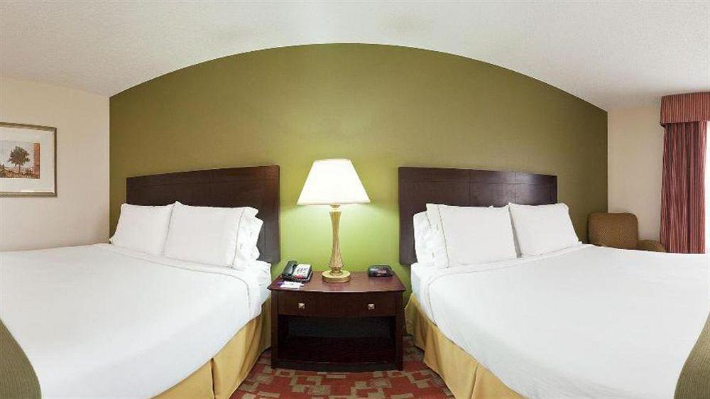 Holiday Inn Express Vincennes Extérieur photo