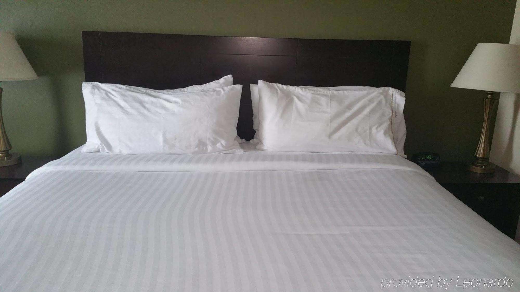 Holiday Inn Express Vincennes Extérieur photo