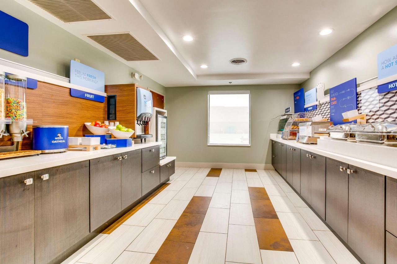 Holiday Inn Express Vincennes Extérieur photo